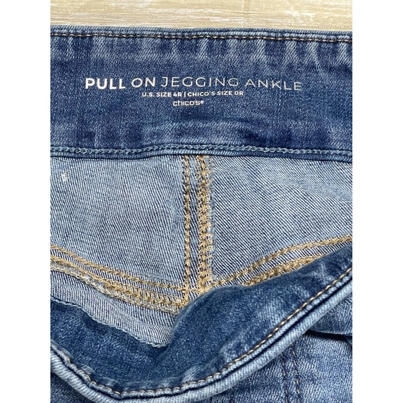 Chicos Pull On Jegging Ankle Jeans Womens Size 4 Light Wash Frayed Hem - Picture 4 of 8